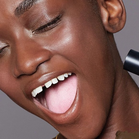 DEEP 10 - TINTED BLUR FOUNDATION STICK - Picture 3 of 4